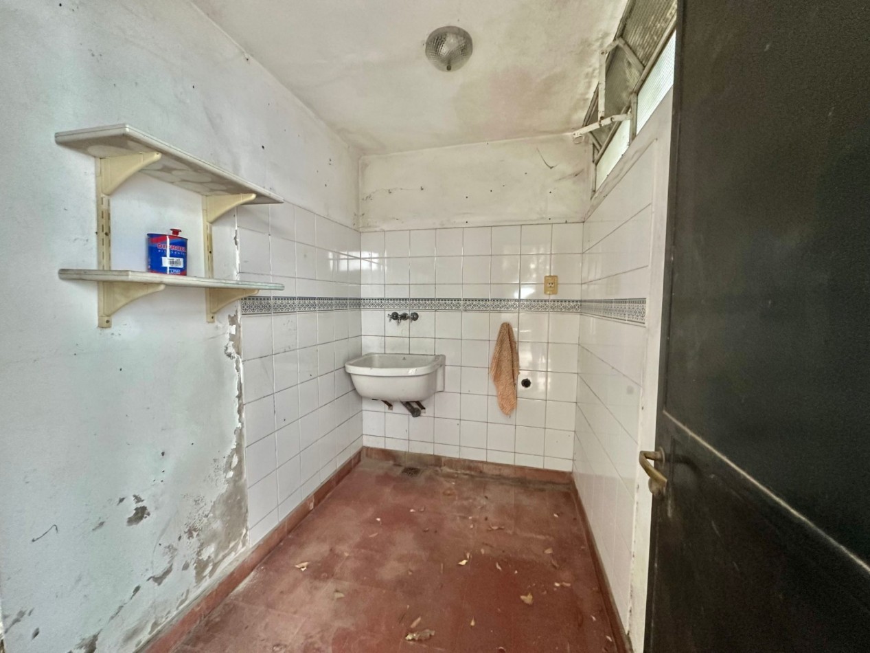 Venta en block - 2 departamentos 3 ambientes con patio y cochera - Temperley