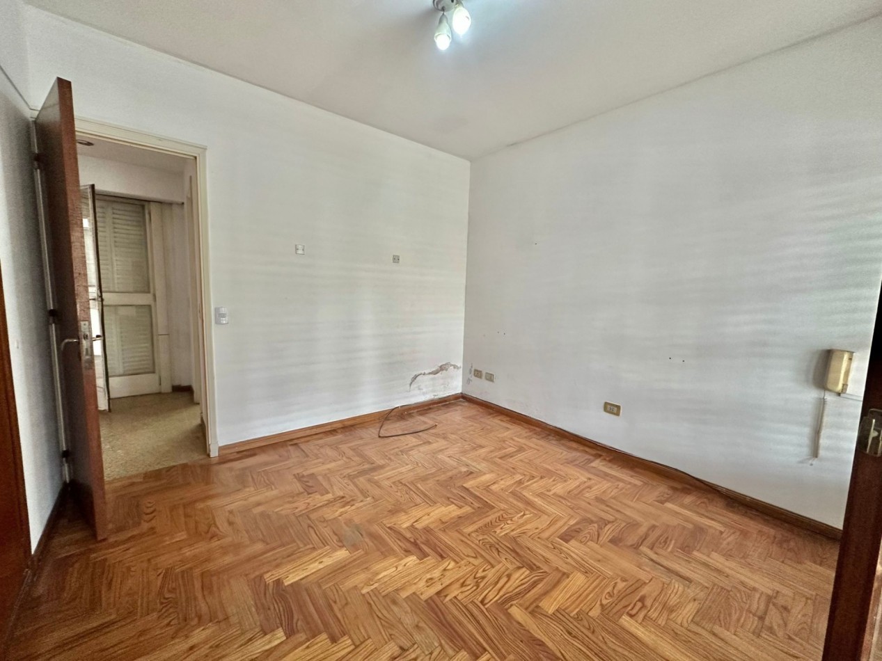 Venta en block - 2 departamentos 3 ambientes con patio y cochera - Temperley