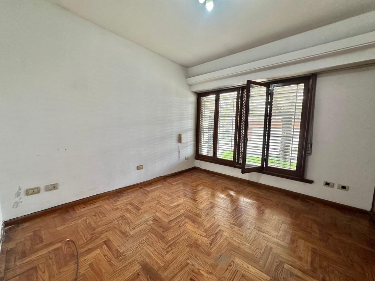 Venta en block - 2 departamentos 3 ambientes con patio y cochera - Temperley