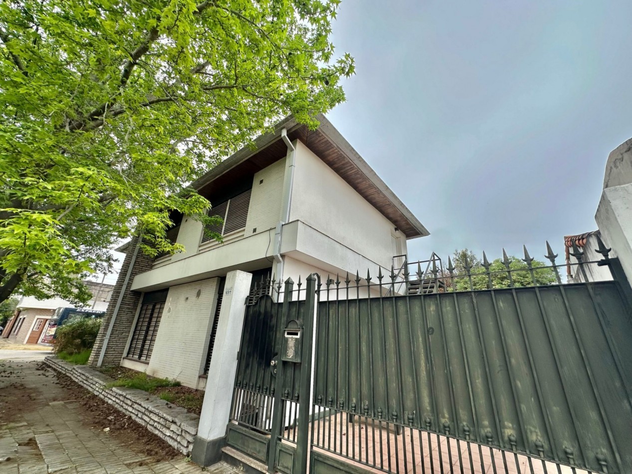 Venta en block - 2 departamentos 3 ambientes con patio y cochera - Temperley
