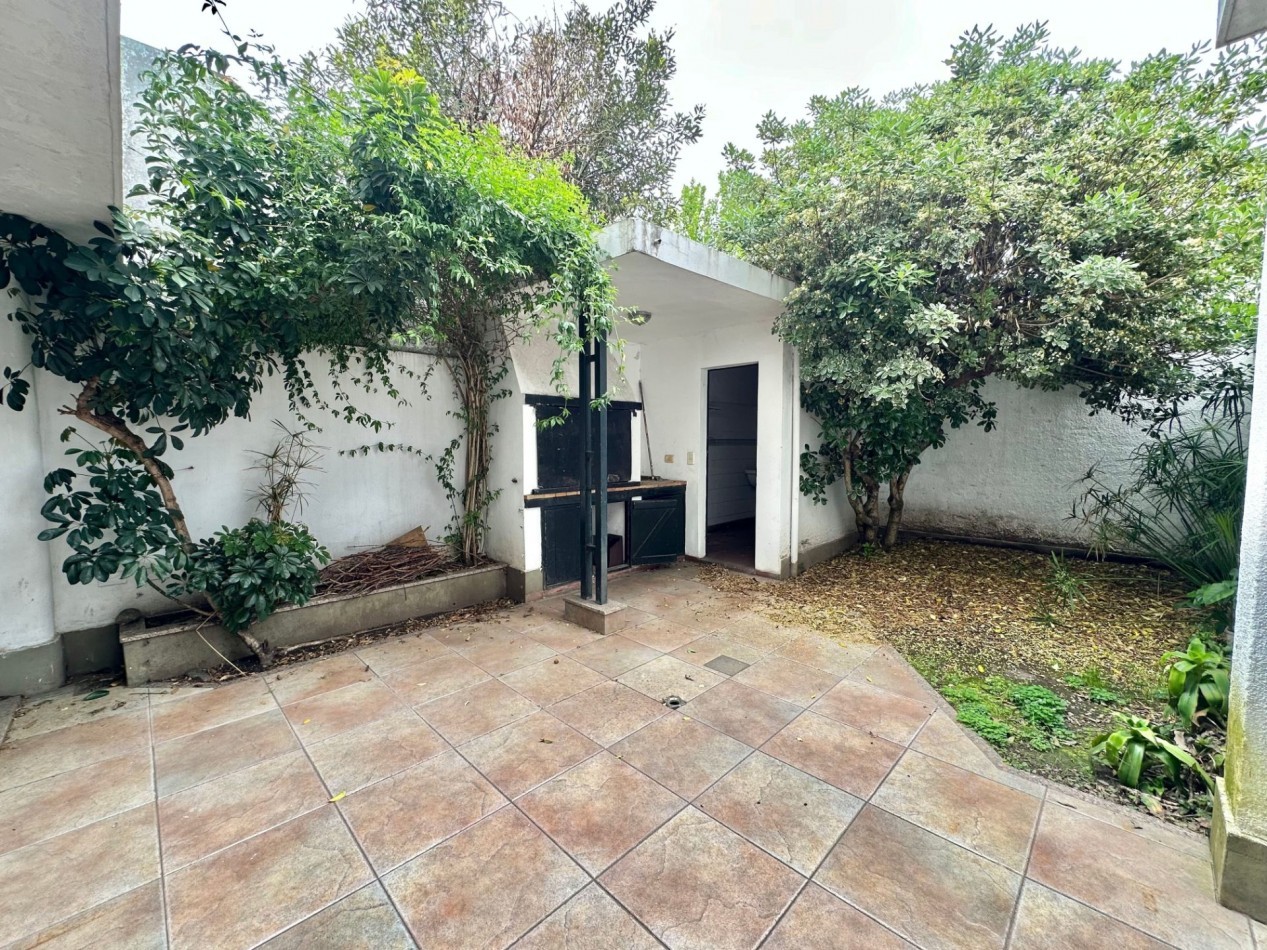 Venta en block - 2 departamentos 3 ambientes con patio y cochera - Temperley