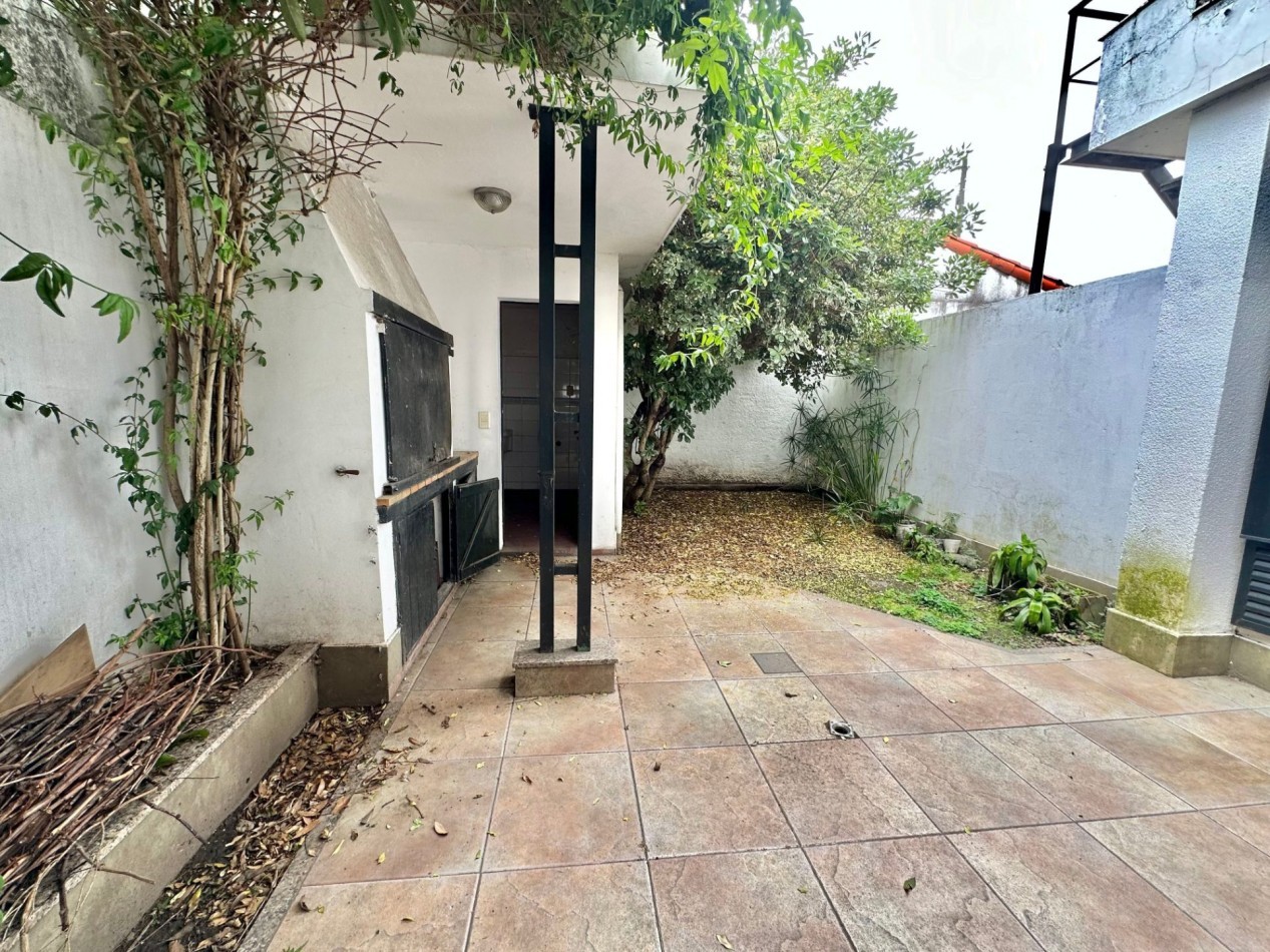 Venta en block - 2 departamentos 3 ambientes con patio y cochera - Temperley