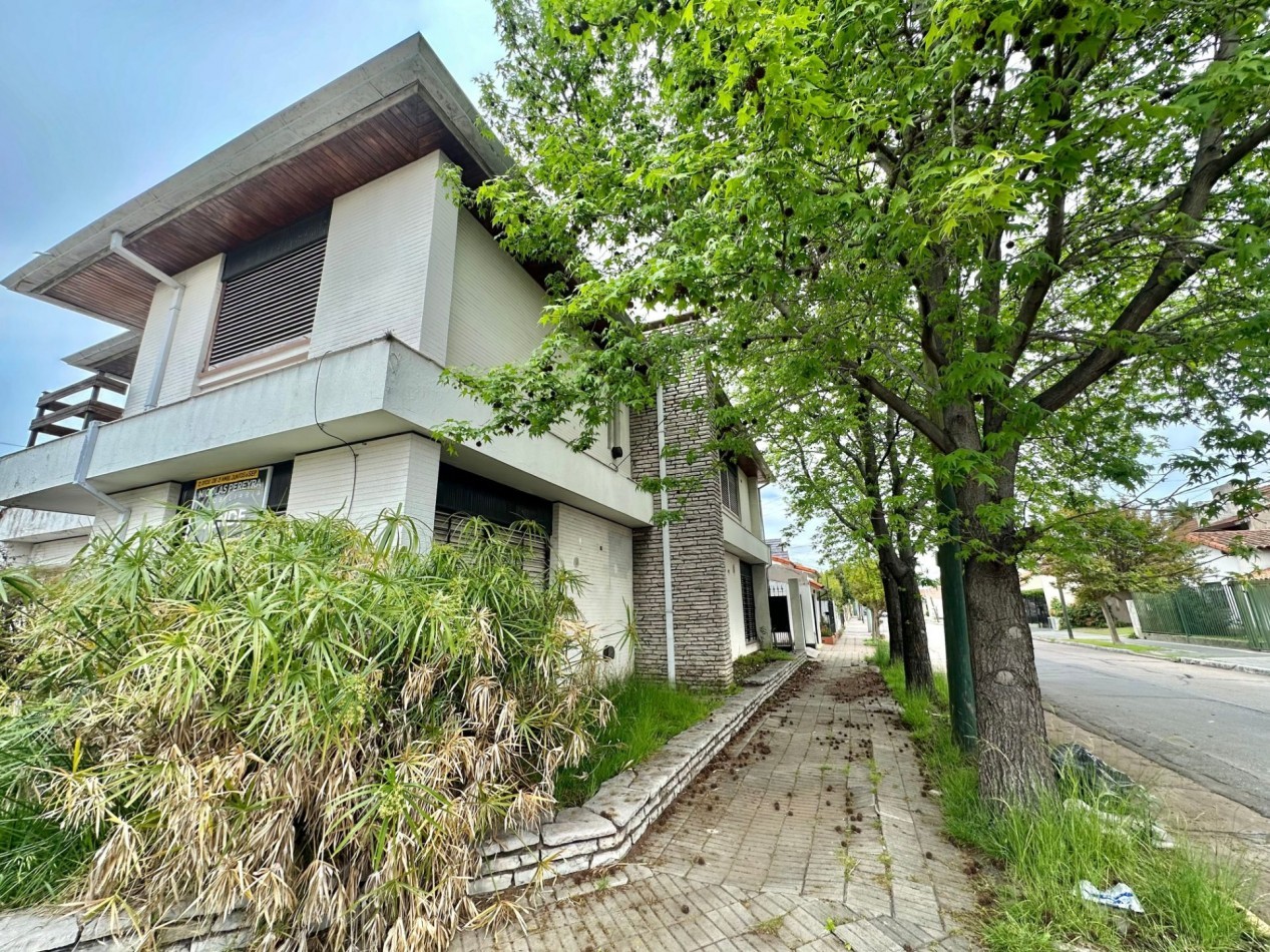 Venta en block - 2 departamentos 3 ambientes con patio y cochera - Temperley