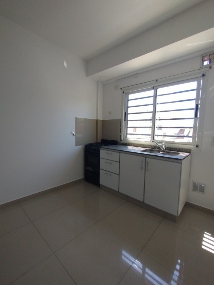ALQUILER DEPARTAMENTO DE 2 AMBIENTES CON COCHERA LOMAS DE ZAMORA ZONA GANDULFO MODERNO