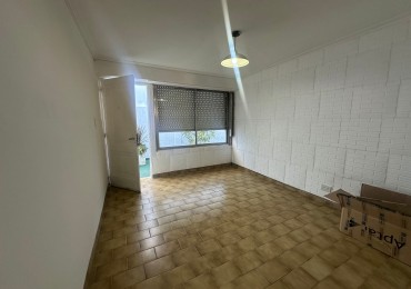 Ph de dos ambientes por pasillo muy luminoso con espacio verde