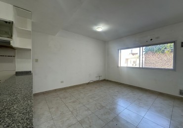 Departamento 2 ambientes amplios en alquiler · 1° piso · Cochera cubierta · Lanus