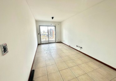 Departamento 2 ambientes en alquiler · 9° piso · Cochera · Lomas de Zamora centro