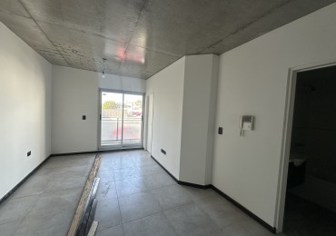 ALQUILER 2 AMBIENTES PLANTA BAJA CON COCHERA INTEGRADA APTO PROFESIONAL